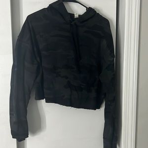Black camo cropped hoodie